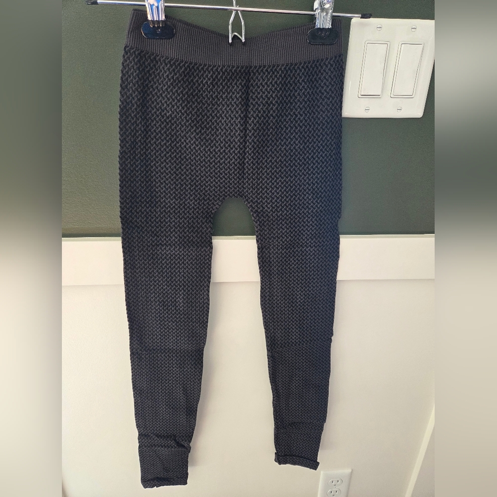 Nikibiki Black Textured Leggings
